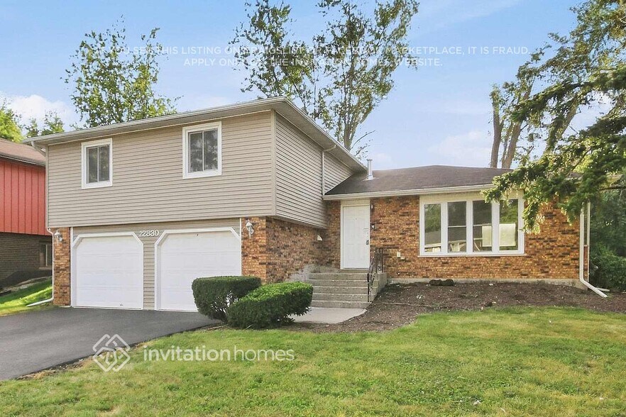 Building Photo - 22830 Lakeshore Dr