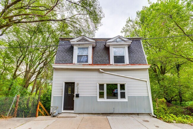 Building Photo - 955 E Warrington Ave