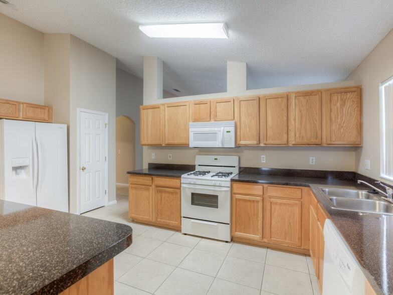 Building Photo - 2765 Falcon Crest Pl