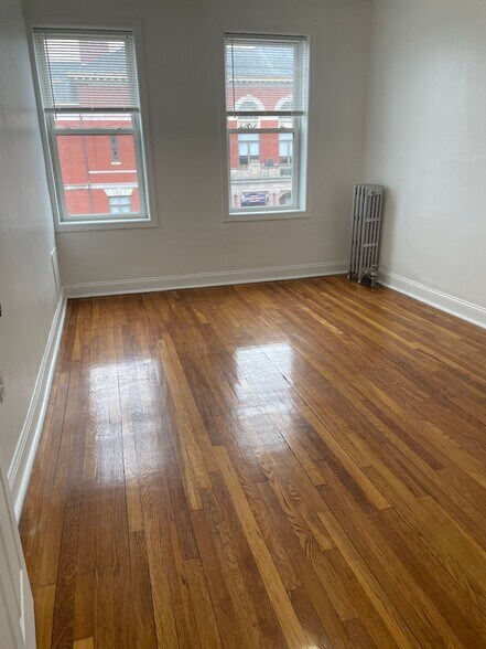 Building Photo - 10 Yeamans St