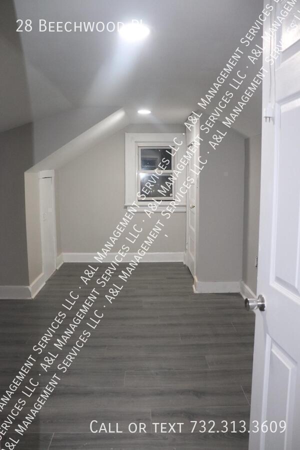 Building Photo - 28 Beechwood Pl