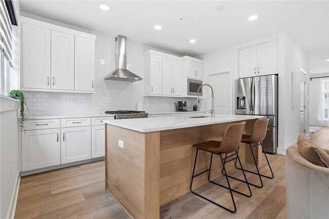 Building Photo - 4009 Cottage Wy