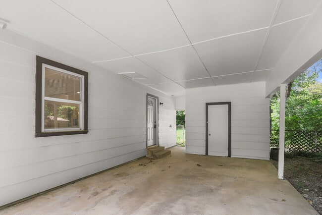 Building Photo - 2300 W Holly St