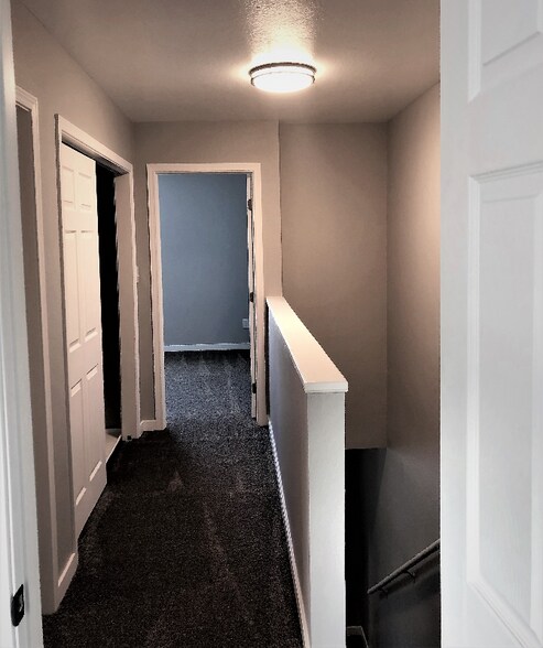 Building Photo - 471 Paxon St