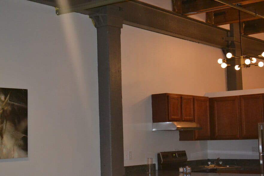 Building Photo - 743 Beaubien St