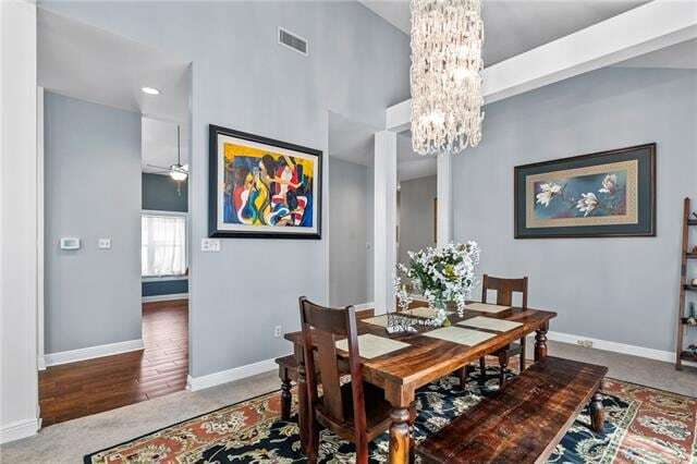 Building Photo - 633 Village Ln N