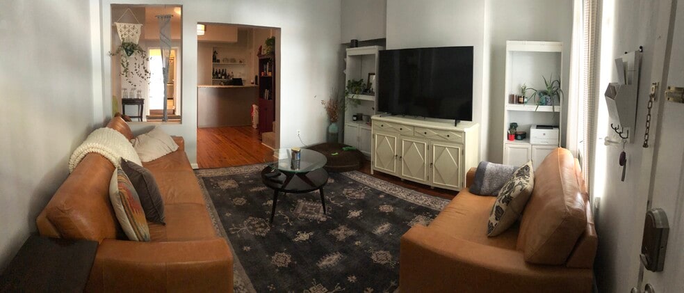 living room - 4346 Cresson St