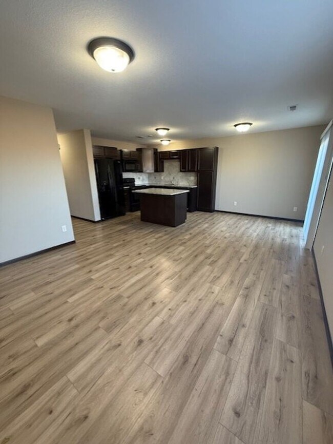 Building Photo - Luxury Townhomes