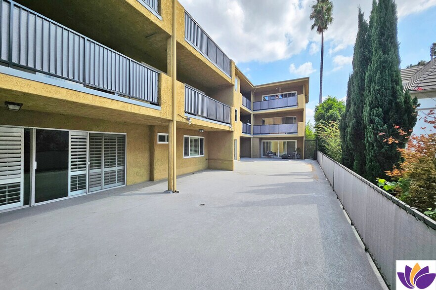 Building Photo - 382 E California Blvd