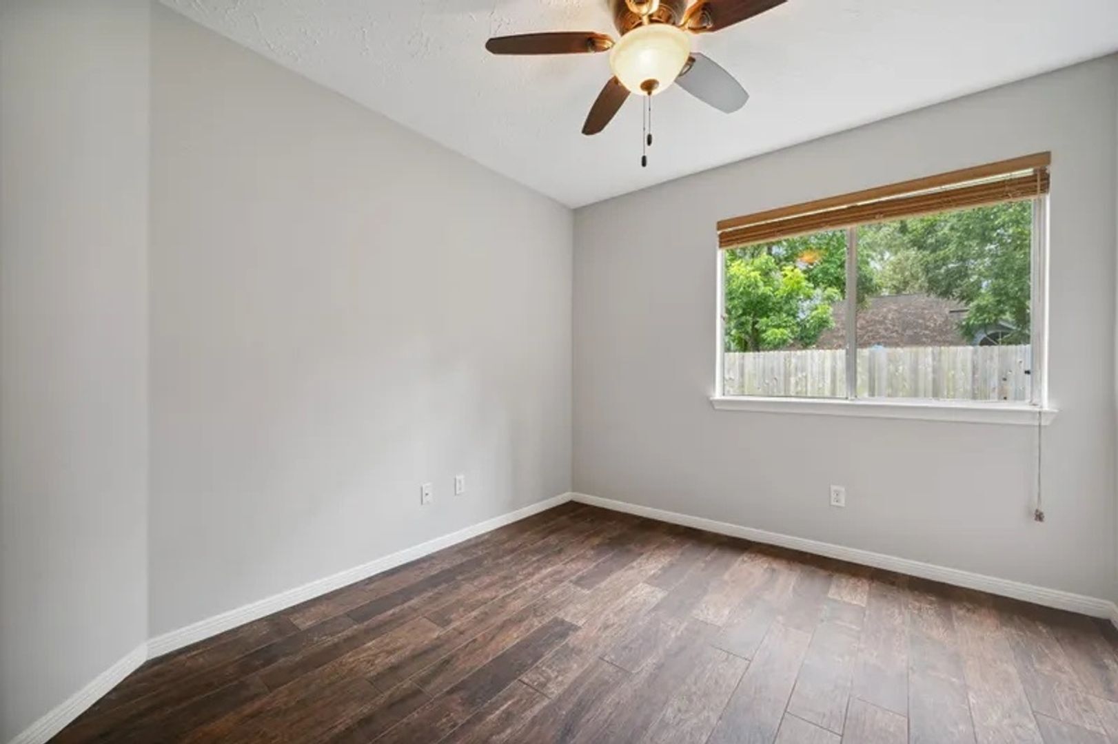 Building Photo - 3518 Grove Oaks Dr