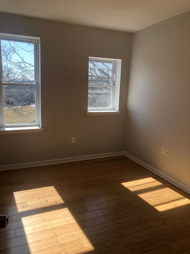 Building Photo - Approved 2 or 3 Bedroom Voucher 1.5 Bathroom