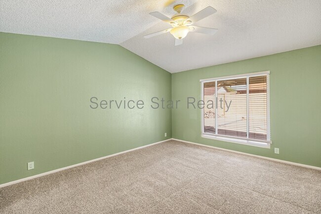 Building Photo - 10415 N 63rd Dr