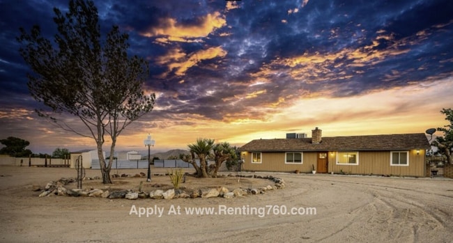 Building Photo - Updated 3 Bed 2 Bath Home on 2.5 Fenced In Acres with paid SOLAR PANELS!!