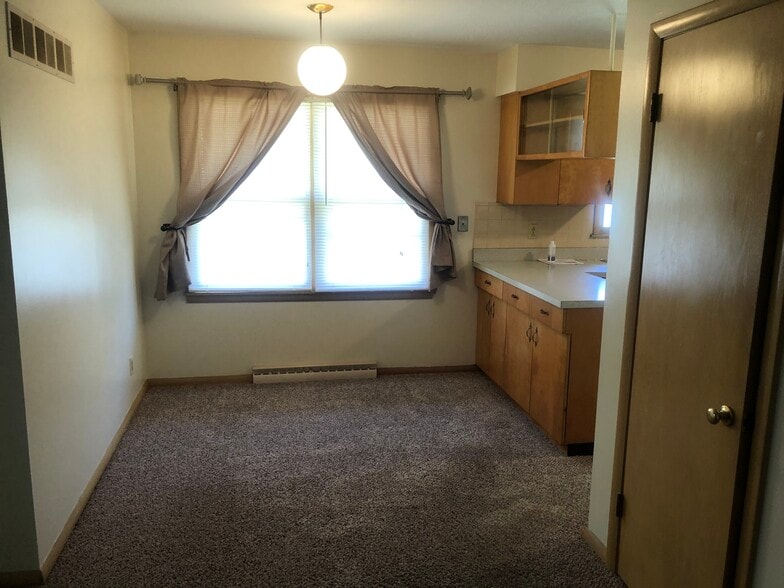 Dining - 4130 E Grand Ave