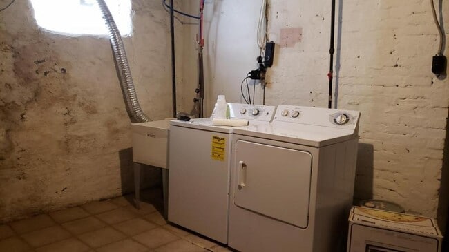 Building Photo - 5158 Hillcrest St