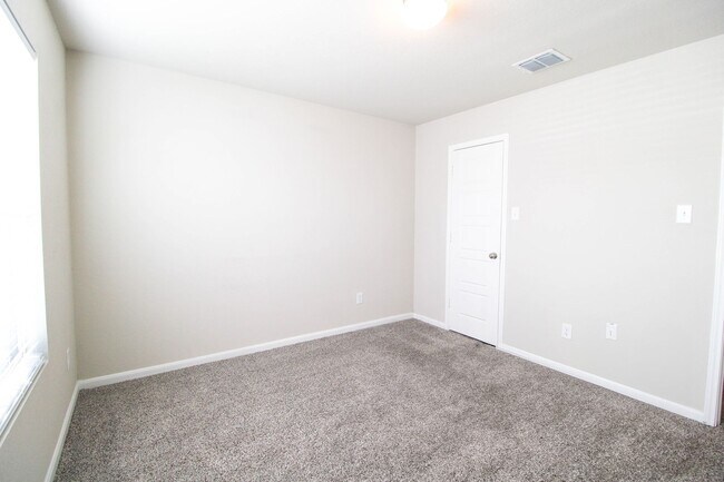 Building Photo - 7043 Diamond Vly