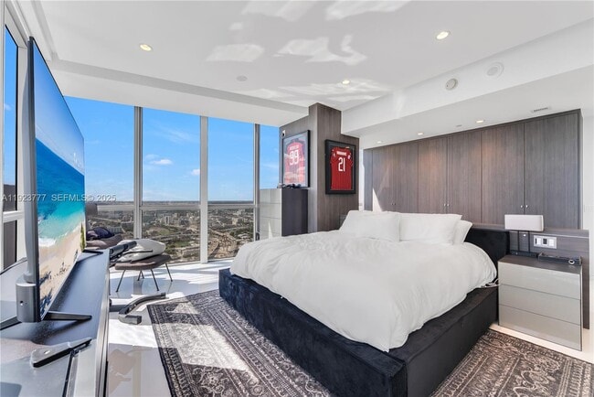 Building Photo - 1100 Biscayne Blvd