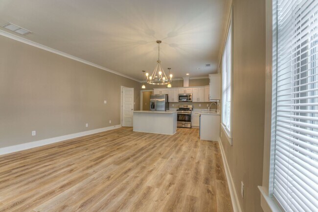 Building Photo - Newer construction home within walking dis...