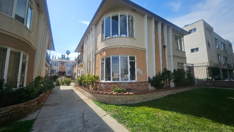 Building Photo - 1629 N Hobart Blvd