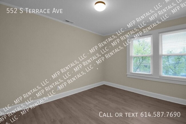 Building Photo - 552 S Terrace Ave