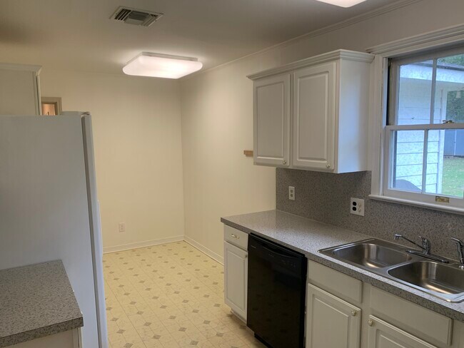 Building Photo - 719 Dodd Dr