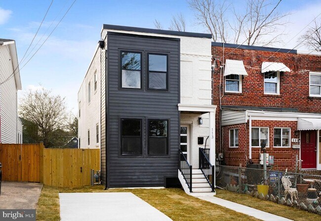 Building Photo - 113 Clifford Ave