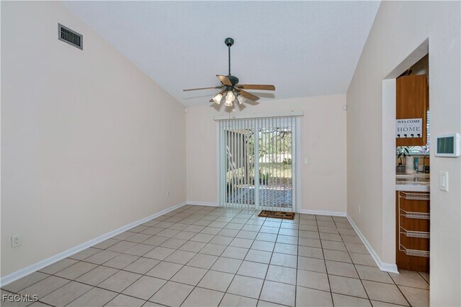 Building Photo - 4001 E Sunflower Cir