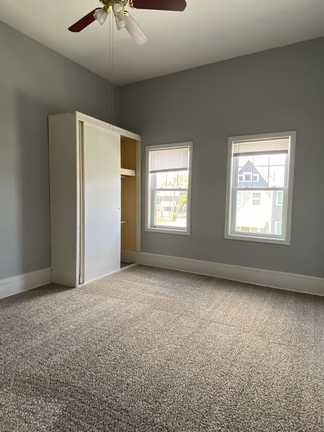Building Photo - Beautiful half of duplex for rent!