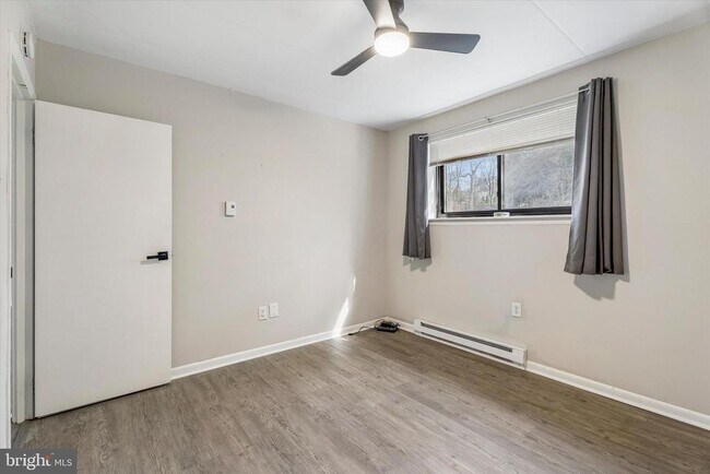 Building Photo - 400 Glendale Rd