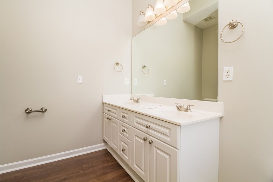 Building Photo - 3153 Skinner Dr