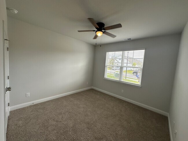 Building Photo - 1840 Hardwood Ct