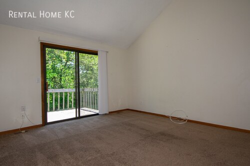 Building Photo - 3-bed 2-full-bath Duplex w/Double Garage  ...