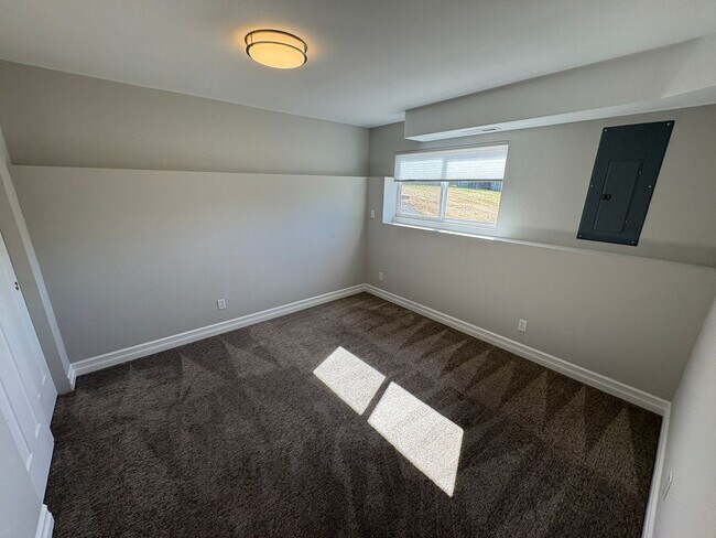 Building Photo - 3814 R Ave