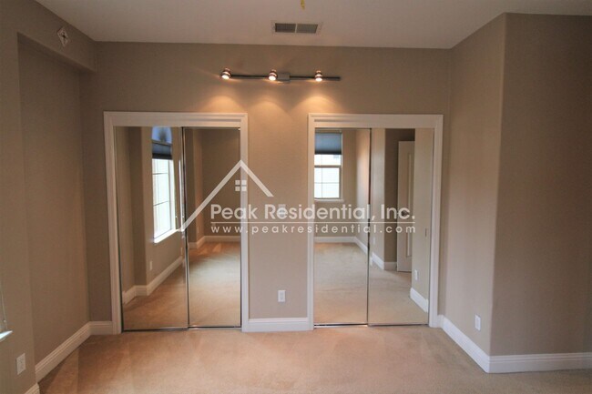 Building Photo - Wonderful 4bd/2.5ba Elk Grove Home with 3 ...