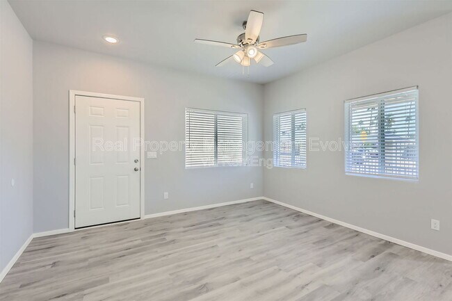 Building Photo - 7010 N 80th Ave