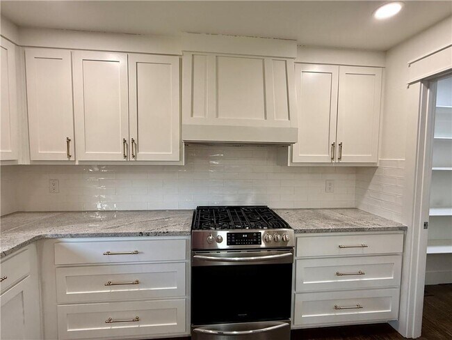 Building Photo - 101 Fox Glove Ln