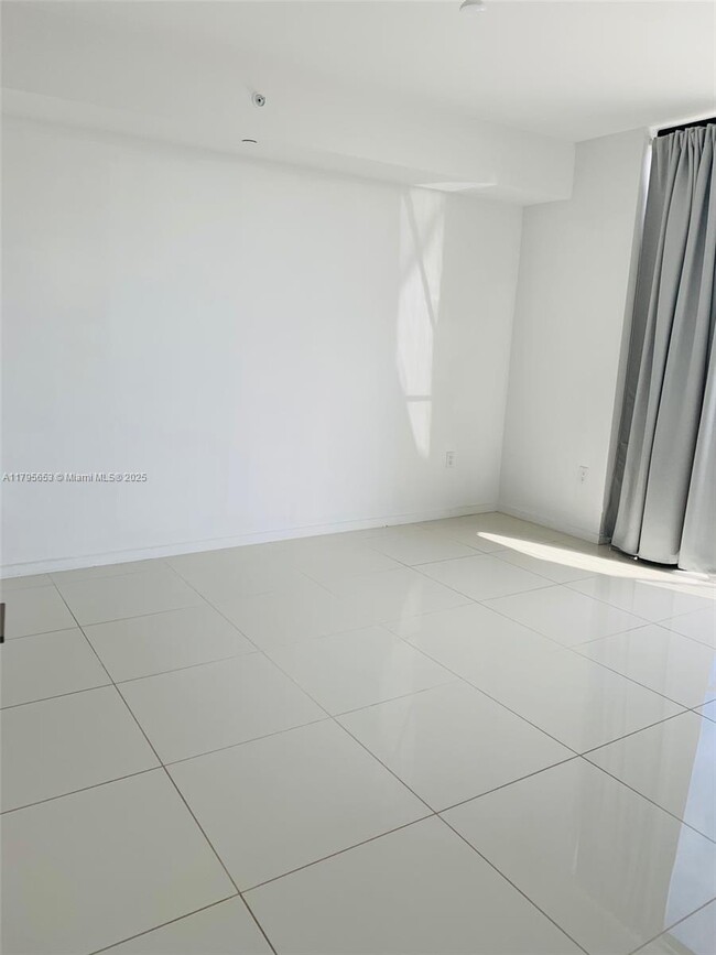 Building Photo - 5252 NW 85th Ave