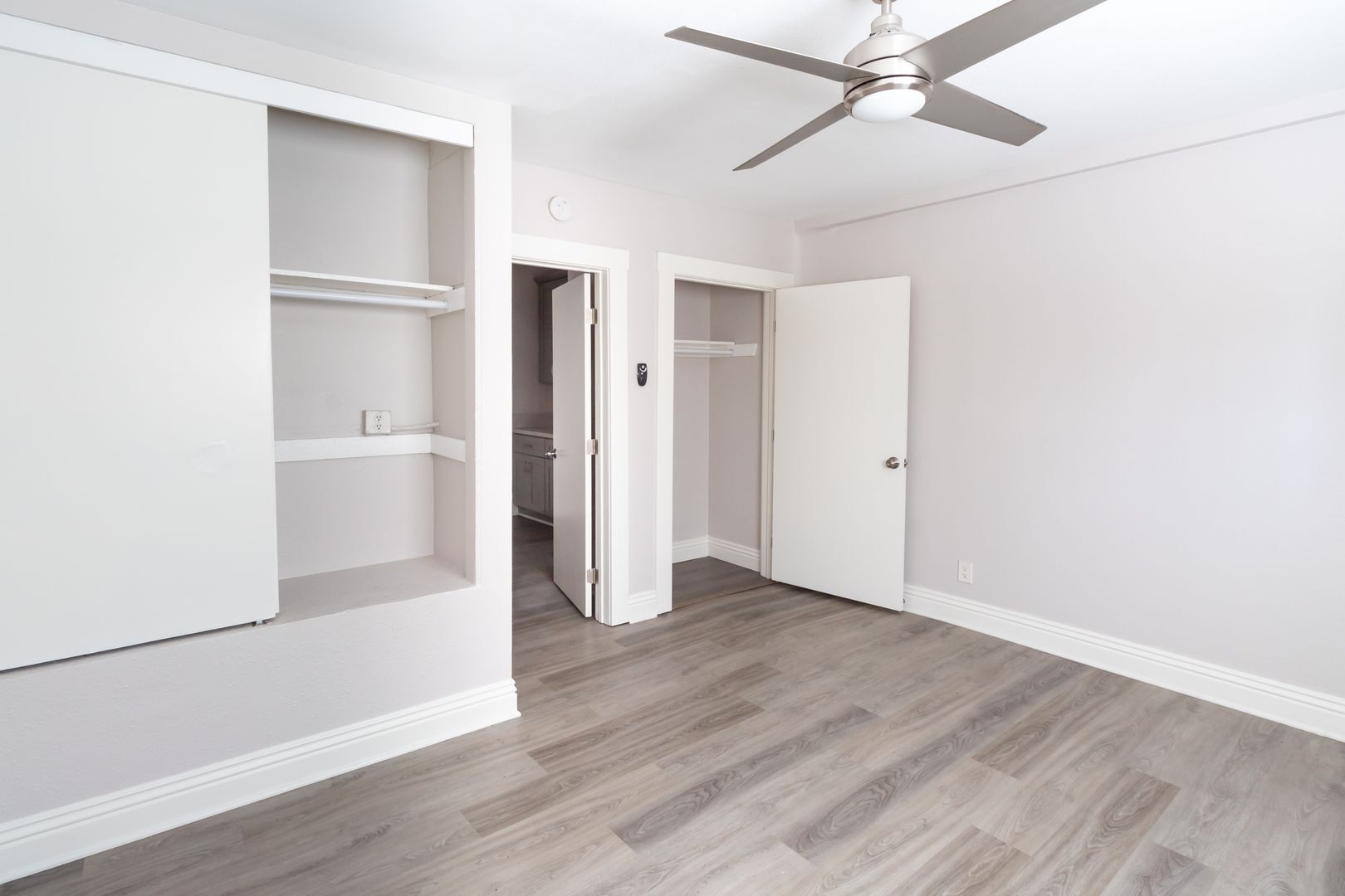 Building Photo - 338 E 7th St