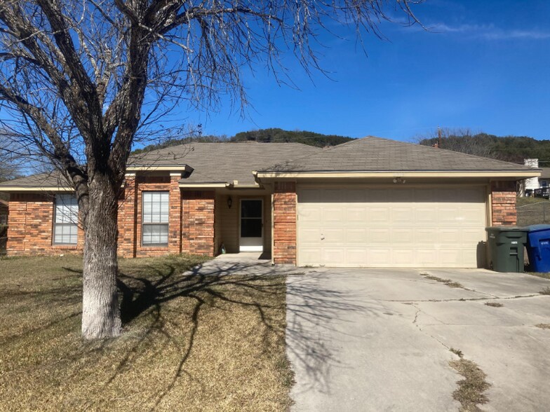Primary Photo - 2319 Whitney Dr
