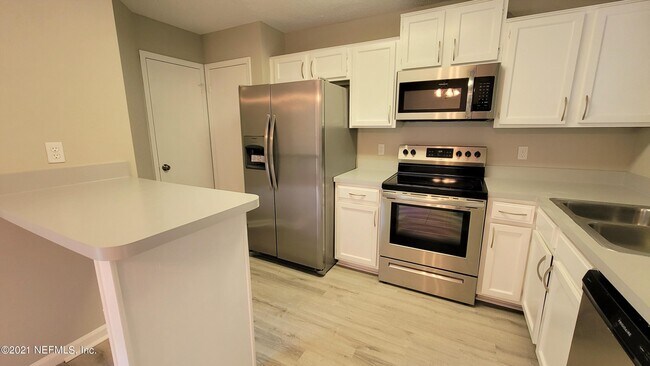 Building Photo - 3947 LAURELWOOD Dr