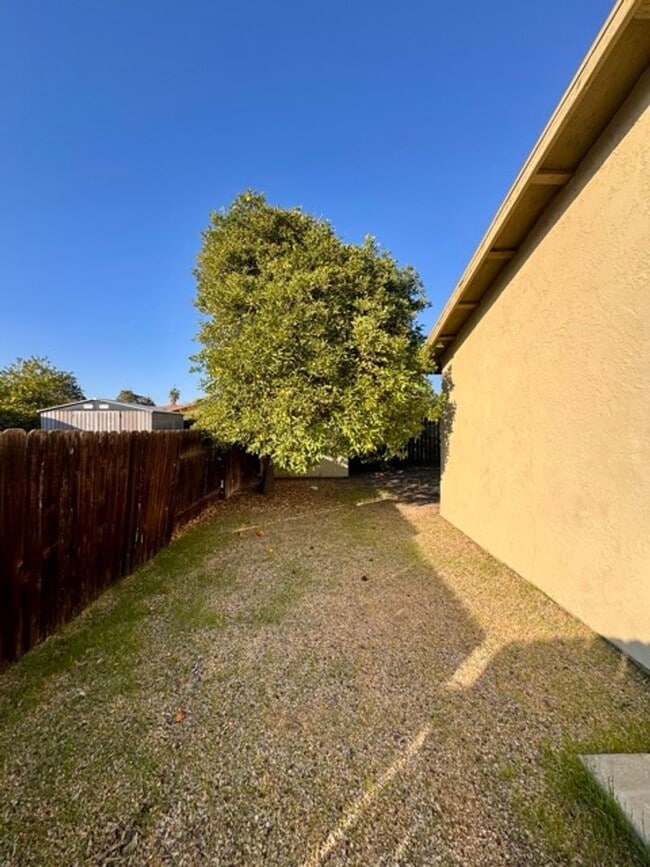 Building Photo - Charming 2 Bedroom Home in 55+ Valle Hermosa Community for Lease!