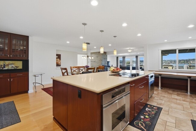 Building Photo - 5bd/3ba Kirkland Home