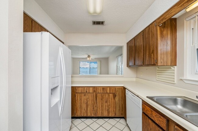 Building Photo - Waterfront Condo!