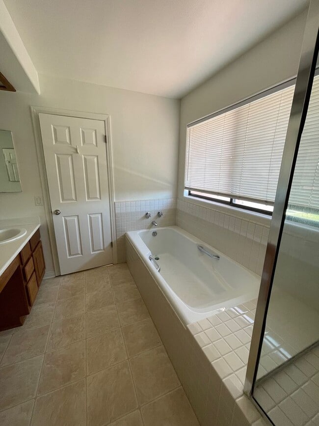 Building Photo - Quaint Gated Community near Pacific View Mall