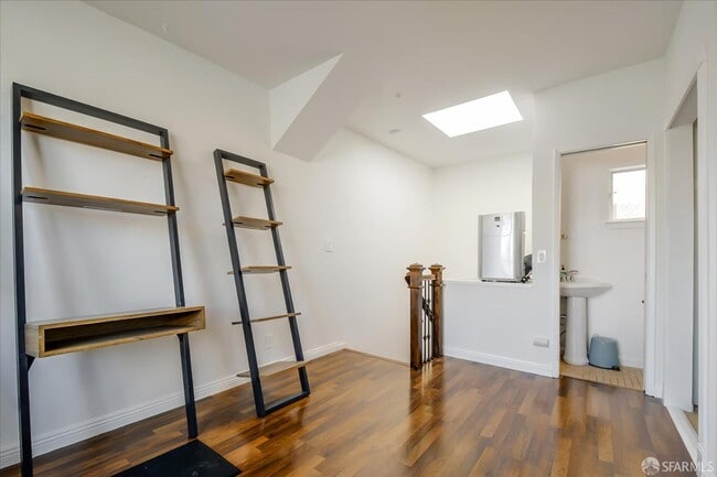Building Photo - 144 Langton St