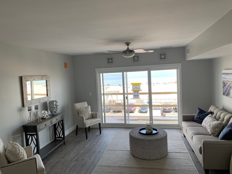 Living Room - 101 Ocean Blvd