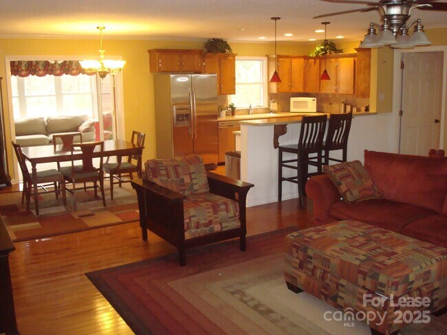 Building Photo - 10115 Elmsbrook Ln