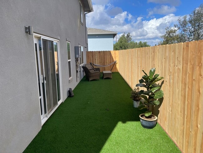Building Photo - 3 bedrooms townhome in National City