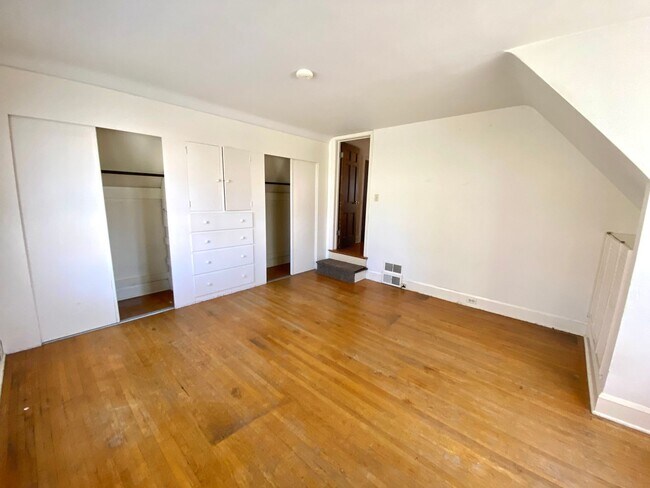 Building Photo - Stunning Historic 4 Bed Home Near NDSU