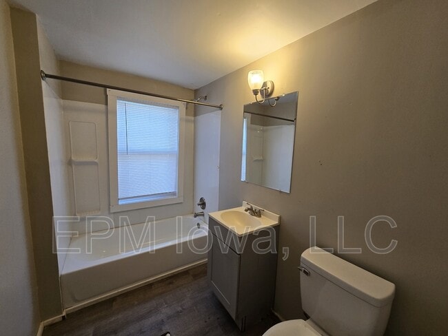 Building Photo - 109 Summit Ave